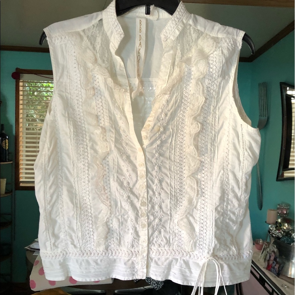 White sleeveless embroidered blouse